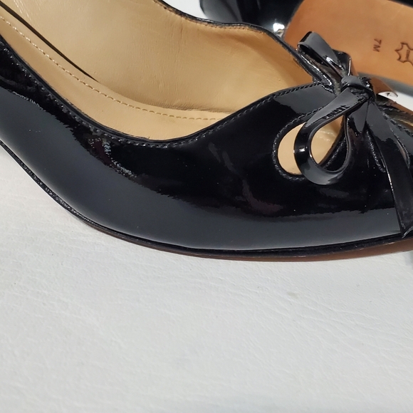 Joan & David Black Patent Leather Heels Bow Detail Flower Petal Cut Outs Size 7 - Picture 11 of 15